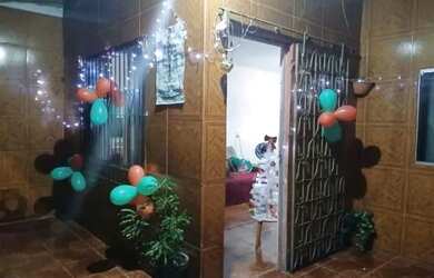 Imagem: A casa possui 2 Dormitórios, 1 Banheiro, 1 Vaga na garagem