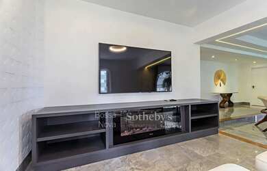 Imagem 10: Apartamento com varanda ampla em edifício de uma unidade por andar