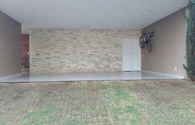 Imagem: A casa possui 4 Dormitórios, 5 Banheiros, 5 Vagas na garagem