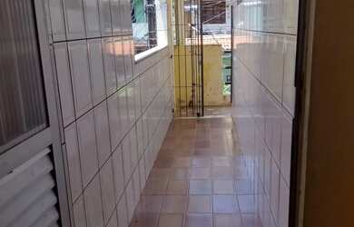 Imagem: A casa possui 3 Dormitórios, 2 Banheiros e está localizado