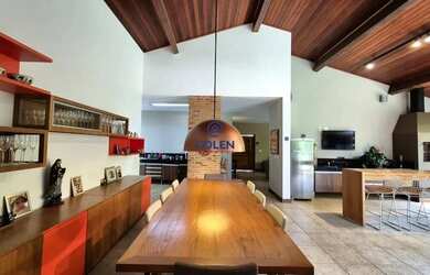 Imagem: A casa possui 3 Dormitórios, 4 Banheiros, 4 Vagas na garagem