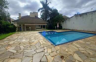 Imagem: A casa possui 4 Dormitórios, 5 Banheiros, 5 Vagas na garagem