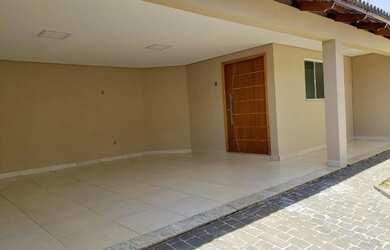 Imagem: A casa possui 3 Dormitórios, 3 Banheiros, 2 Vagas na garagem