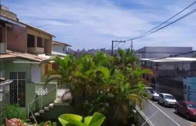 Imagem: A casa possui 4 Dormitórios, 2 Banheiros, 1 Vaga na garagem