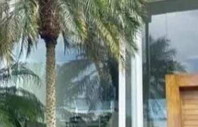 Imagem: A casa em condomínio possui 4 Dormitórios, 5 Banheiros, 2