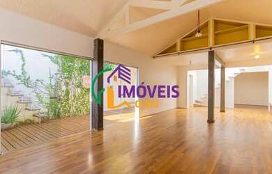 Imagem: A casa possui 2 Dormitórios, 3 Banheiros, 5 Vagas na garagem