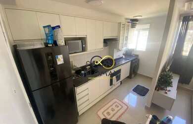 Imagem: O apartamento possui 2 Dormitórios, 1 Banheiro, 1 Vaga na garagem