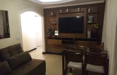 Imagem: O apartamento possui 3 Dormitórios, 1 Banheiro, 2 Vagas na