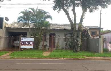Imagem: A casa possui 2 Dormitórios, 2 Banheiros, 2 Vagas na garagem