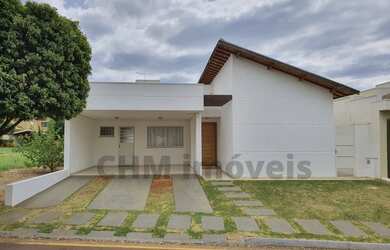 Imagem: A casa em condomínio possui 3 Dormitórios, 3 Banheiros, 2