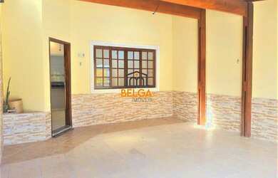 Imagem: A casa possui 3 Dormitórios, 3 Banheiros, 2 Vagas na garagem