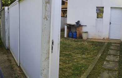 Imagem: A casa possui 2 Dormitórios, 1 Banheiro, 3 Vagas na garagem