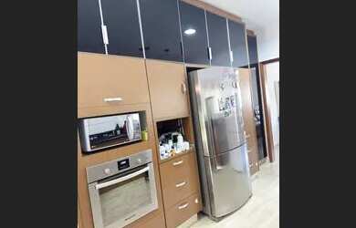 Imagem: A casa possui 2 Dormitórios, 1 Banheiro, 3 Vagas na garagem