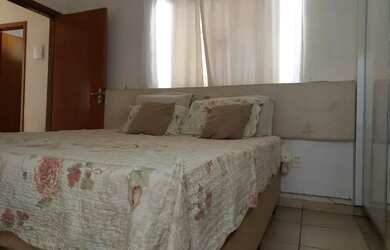 Imagem: A casa possui 3 Dormitórios, 2 Banheiros, 2 Vagas na garagem