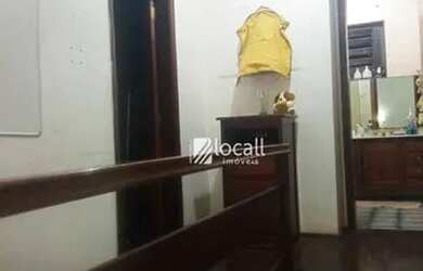 Imagem: O depósito possui 2 Vagas na garagem, 300m² de Área e está