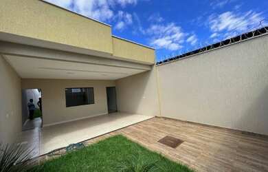 Imagem: A casa possui 2 Dormitórios, 2 Banheiros e está localizado