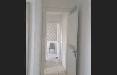 Imagem: O apartamento possui 3 Dormitórios, 1 Banheiro, 1 Vaga na garagem