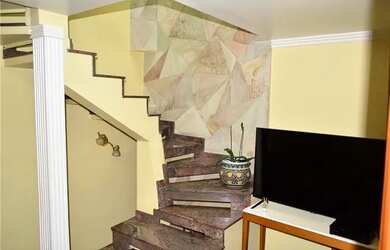 Imagem: A casa possui 3 Dormitórios, 1 Banheiro, 1 Vaga na garagem