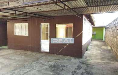 Imagem: A casa possui 2 Dormitórios, 2 Banheiros, 4 Vagas na garagem