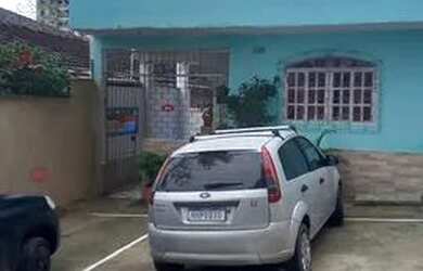 Imagem: A casa possui 1 Dormitório, 1 Vaga na garagem e está localizado