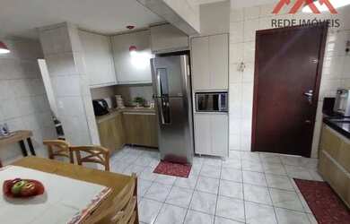 Imagem: A casa possui 3 Dormitórios, 3 Banheiros, 3 Vagas na garagem