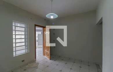 Imagem: A casa possui 2 Dormitórios, 2 Banheiros, 1 Vaga na garagem