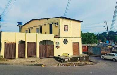 Imagem: A casa possui 3 Dormitórios, 4 Banheiros, 5 Vagas na garagem