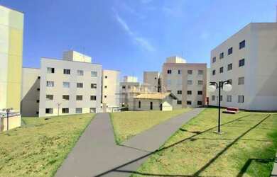 Imagem: O apartamento possui 2 Dormitórios, 1 Banheiro, 1 Vaga na garagem