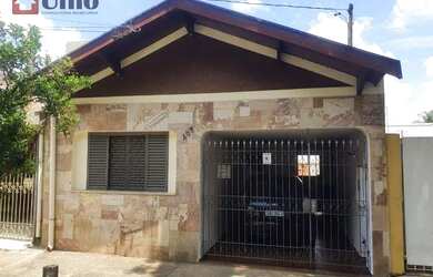 Imagem: A casa possui 2 Dormitórios, 2 Banheiros, 1 Vaga na garagem