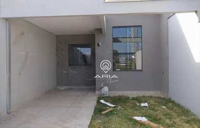 Imagem: A casa possui 3 Dormitórios, 2 Banheiros, 2 Vagas na garagem