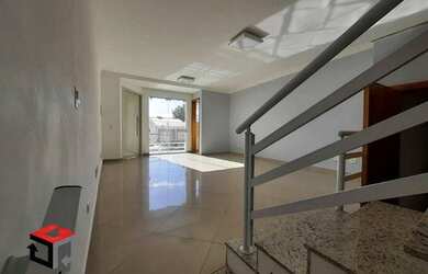 Imagem: A casa possui 4 Dormitórios, 5 Banheiros, 4 Vagas na garagem