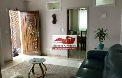 Imagem: A casa possui 3 Dormitórios, 3 Banheiros, 2 Vagas na garagem