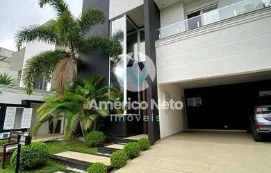 Imagem: A casa possui 4 Dormitórios, 5 Banheiros, 4 Vagas na garagem