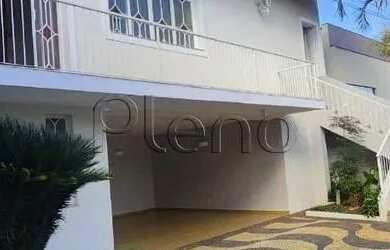 Imagem: A casa possui 3 Dormitórios, 3 Banheiros, 4 Vagas na garagem