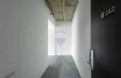 Imagem 6: Lindo Conjunto Comercial com sacada privativa e 32 mts, 1 vaga e com a...