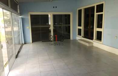 Imagem 7: Ampla casa de rua linear composta de sala com varios divisorias sotao...