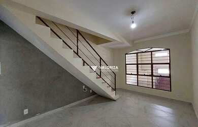 Imagem: A casa possui 4 Dormitórios, 4 Banheiros, 3 Vagas na garagem