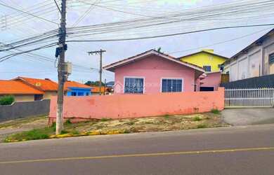 Imagem: A casa possui 3 Dormitórios, 2 Banheiros, 150m² de Área