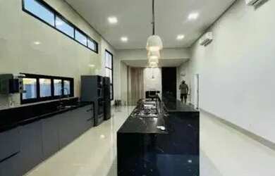 Imagem: A casa em condomínio possui 3 Dormitórios, 4 Banheiros, 4