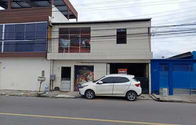 Imagem: A casa possui 5 Dormitórios, 4 Banheiros, 2 Vagas na garagem