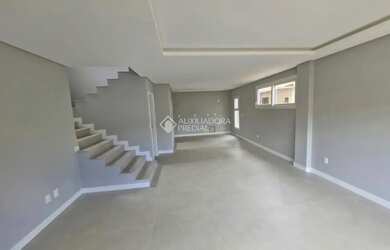 Imagem: A casa possui 3 Dormitórios, 4 Banheiros, 3 Vagas na garagem