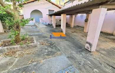 Imagem: A casa possui 3 Dormitórios, 2 Banheiros, 5 Vagas na garagem