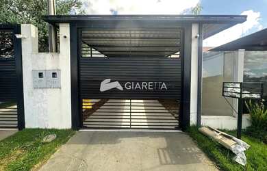 Imagem: A casa possui 1 Dormitório, 1 Banheiro, 2 Vagas na garagem