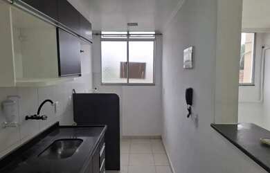 Imagem: O apartamento possui 2 Dormitórios, 1 Banheiro, 1 Vaga na garagem