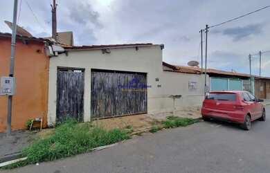 Imagem: A casa possui 3 Dormitórios, 2 Banheiros, 170m² de Área