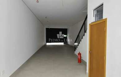 Imagem: O depósito possui 215m² de Área e Imóvel novo e está localizado