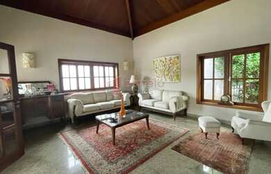 Imagem: A casa em condomínio possui 4 Dormitórios, 5 Banheiros, 4