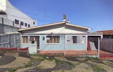 Imagem: A casa possui 3 Dormitórios, 2 Banheiros, 164m² de Área e