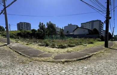 Imagem: O terreno possui 420m² de Área e está localizado em Sanvitto