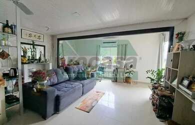 Imagem: A casa possui 5 Dormitórios, 1 Banheiro, 4 Vagas na garagem